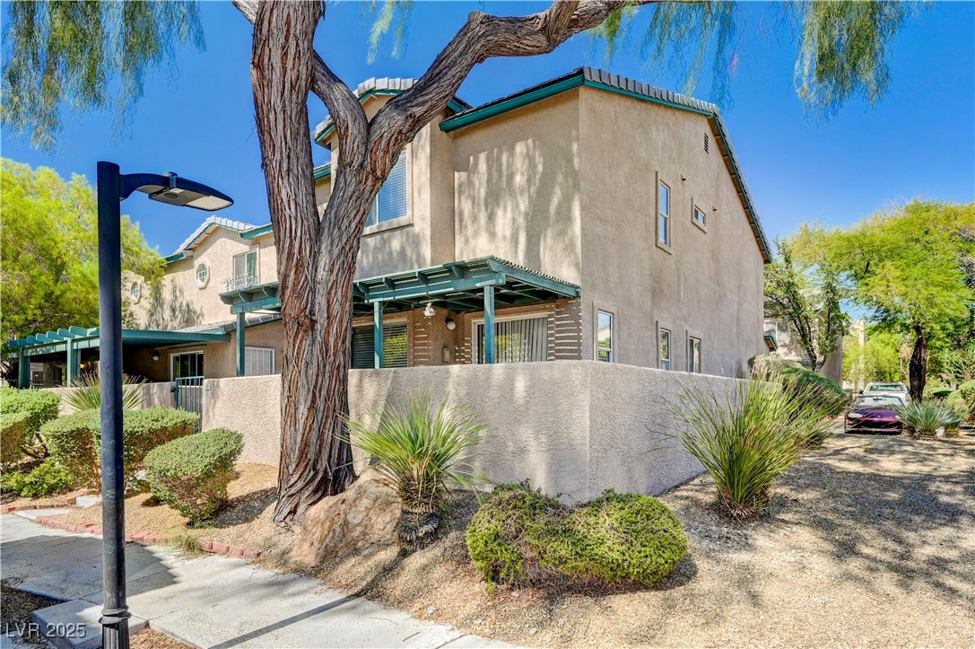 5585 Lago Court