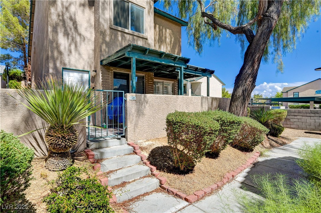 5585 Lago Court