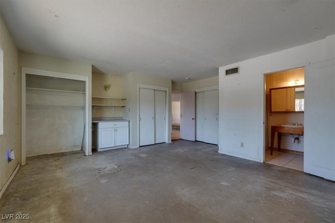 3182 Camel Back Drive