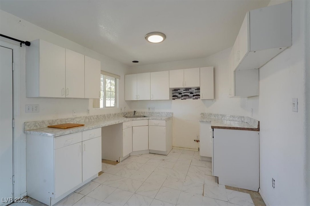 3182 Camel Back Drive