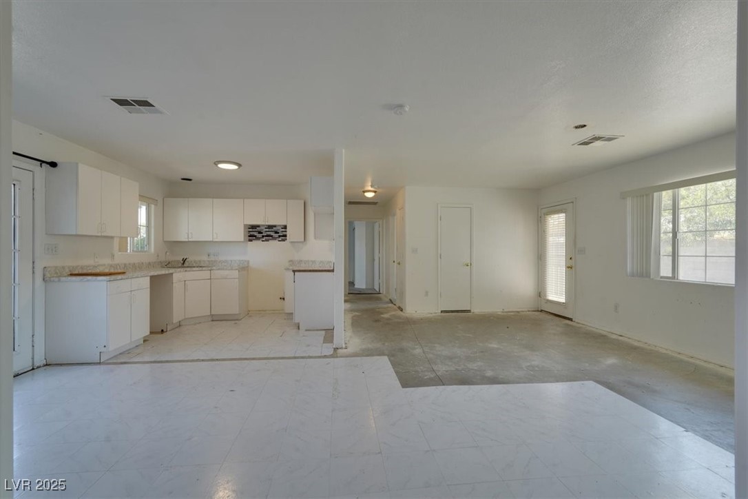 3182 Camel Back Drive