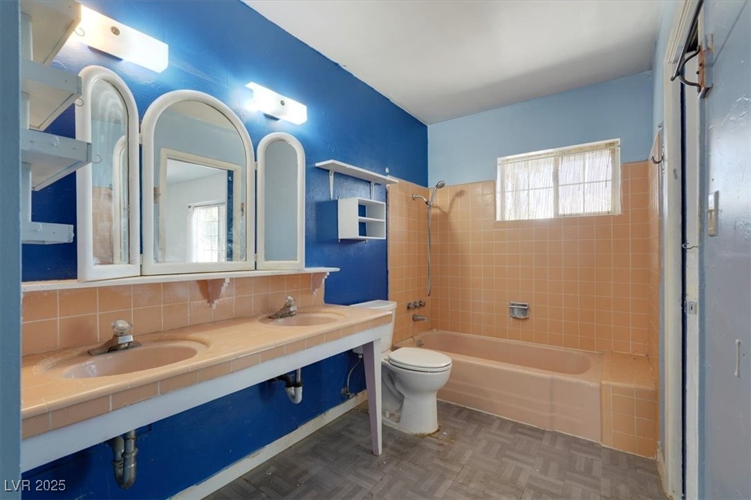 3182 Camel Back Drive