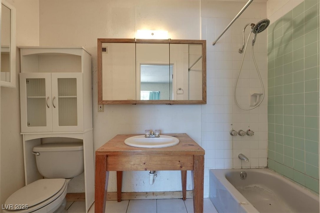 3182 Camel Back Drive