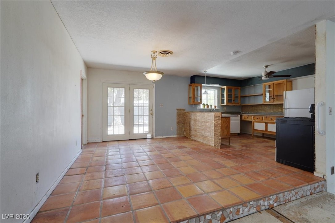 3182 Camel Back Drive