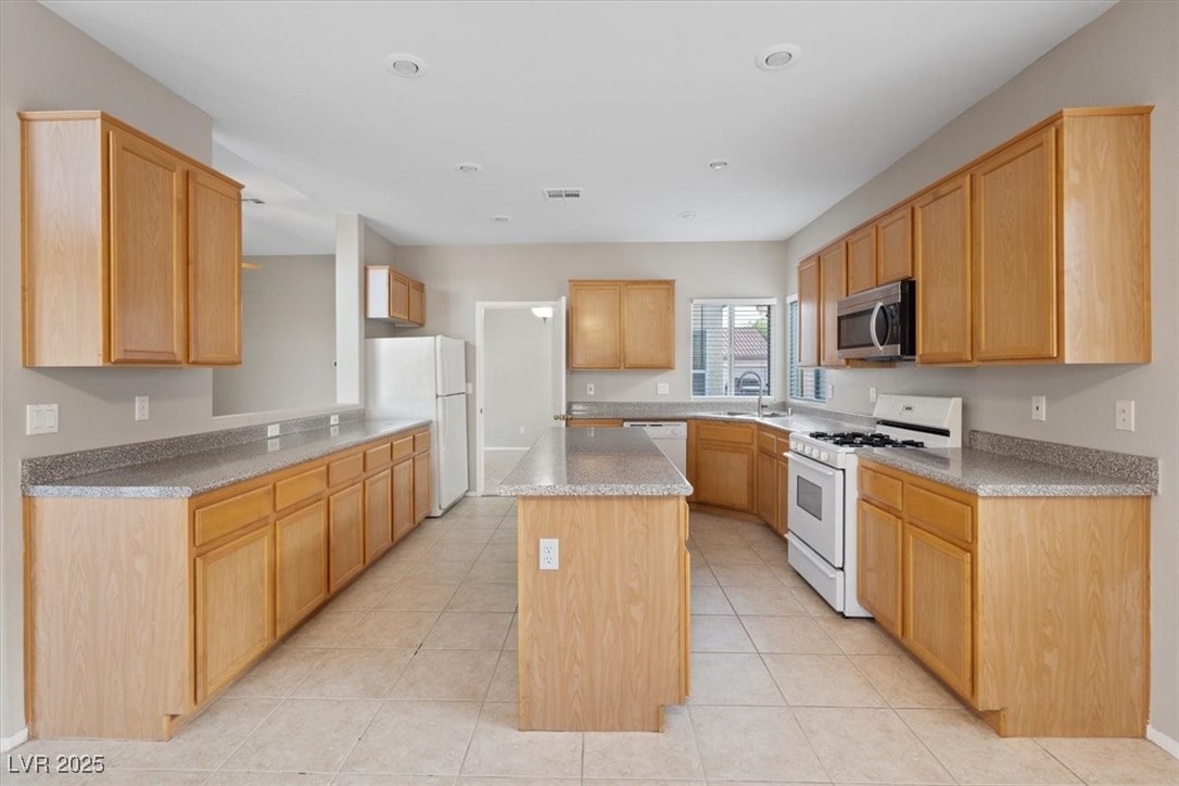 8313 Dawn Breeze Avenue