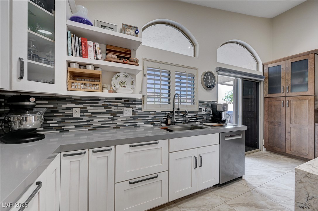 6136 Topaz Valley Avenue