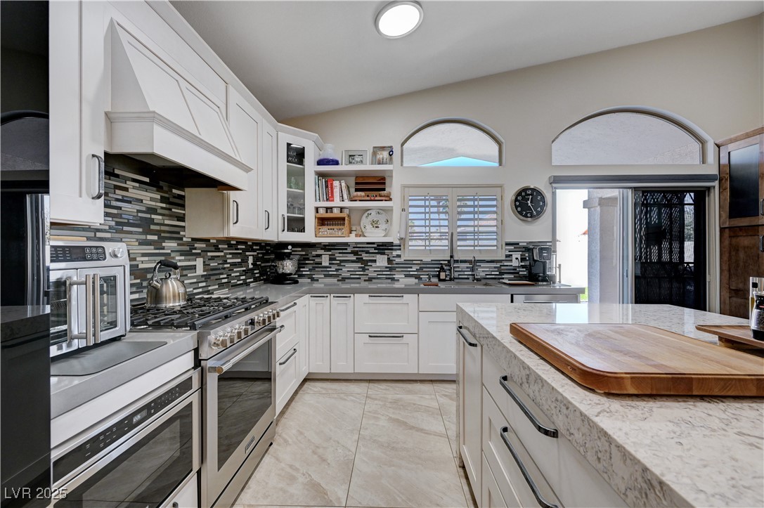 6136 Topaz Valley Avenue