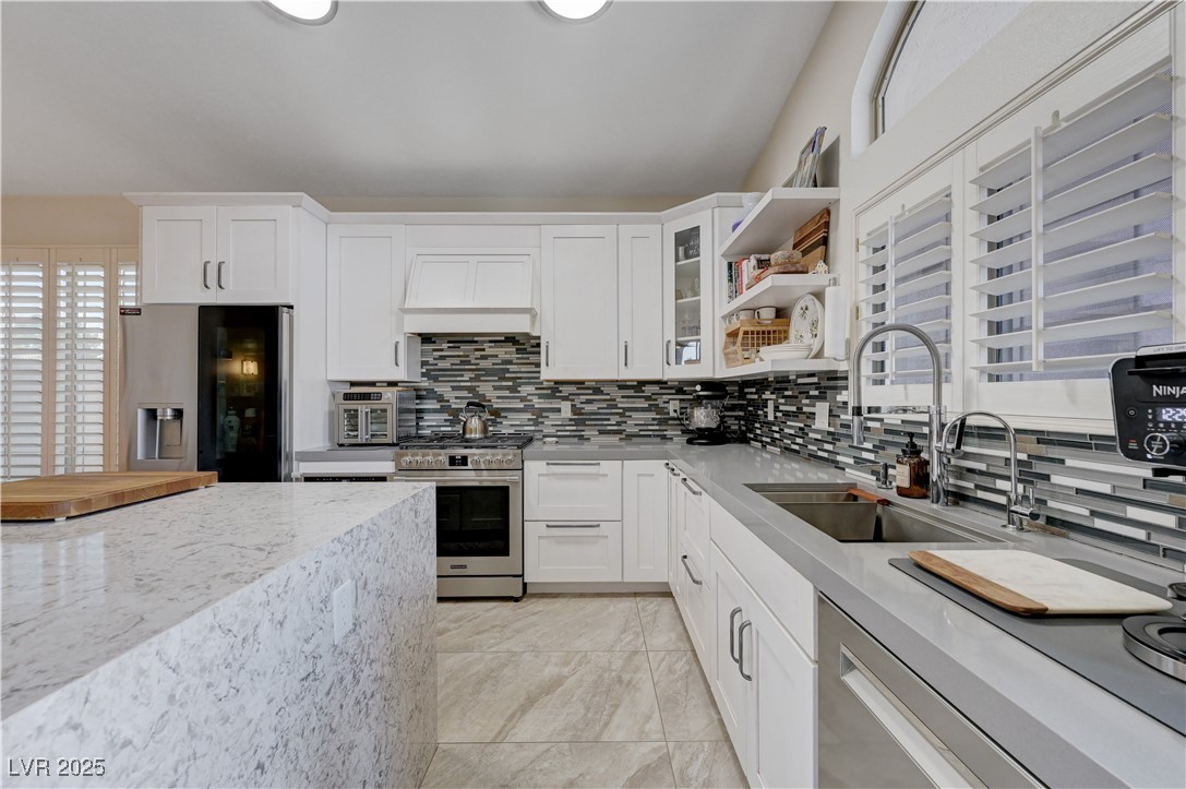 6136 Topaz Valley Avenue