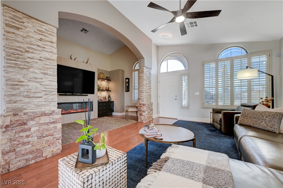 6136 Topaz Valley Avenue