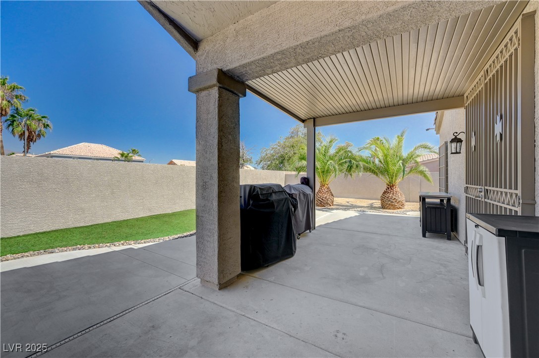 6136 Topaz Valley Avenue