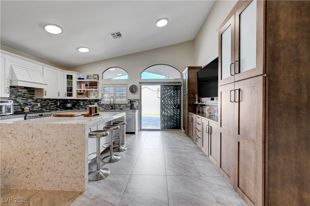 6136 Topaz Valley Avenue