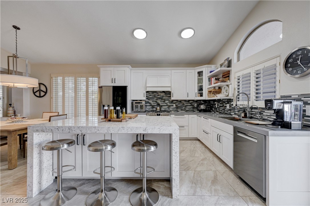 6136 Topaz Valley Avenue