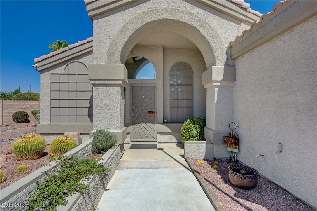 6136 Topaz Valley Avenue