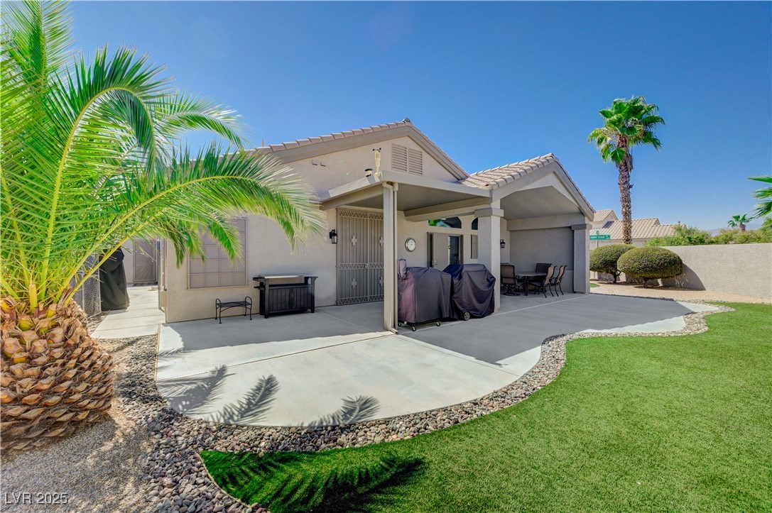 6136 Topaz Valley Avenue