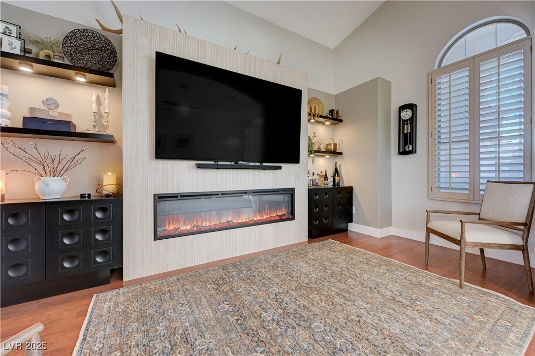 6136 Topaz Valley Avenue