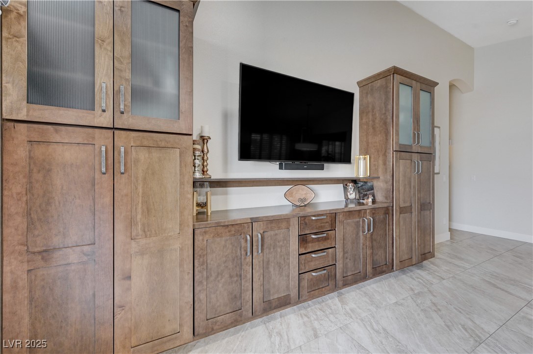 6136 Topaz Valley Avenue