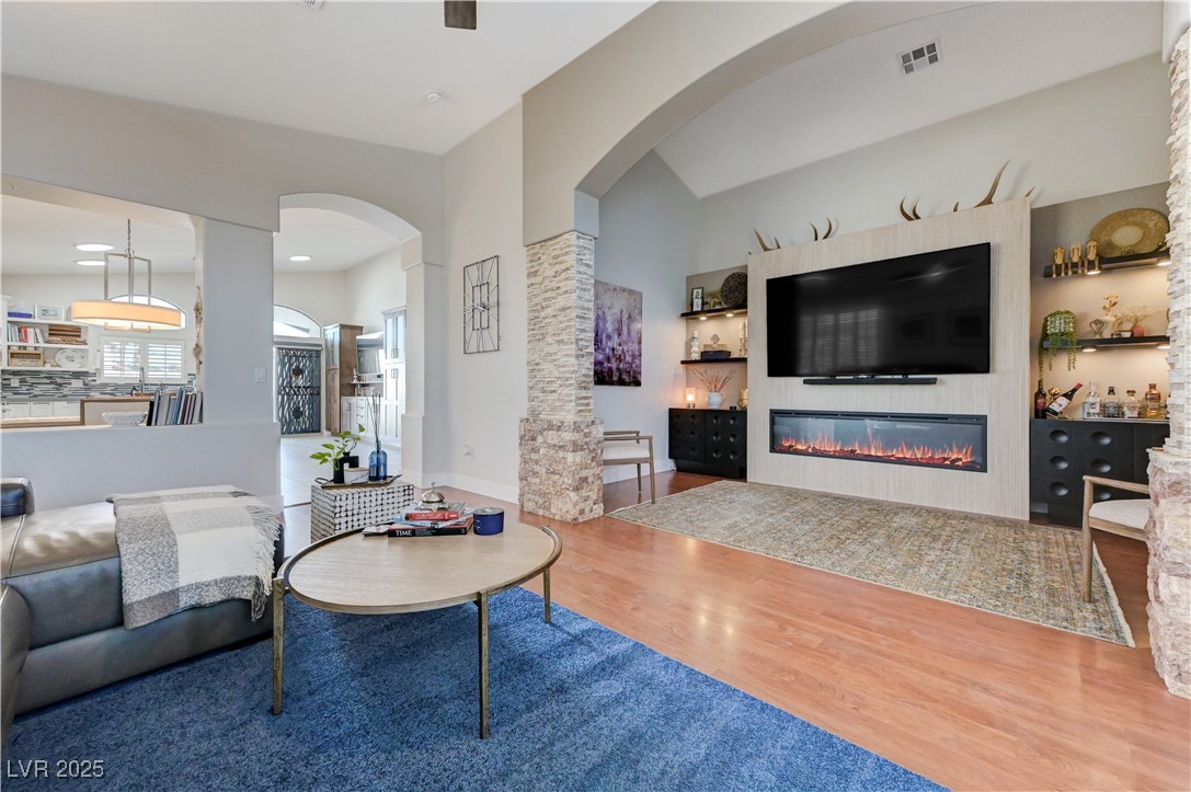 6136 Topaz Valley Avenue