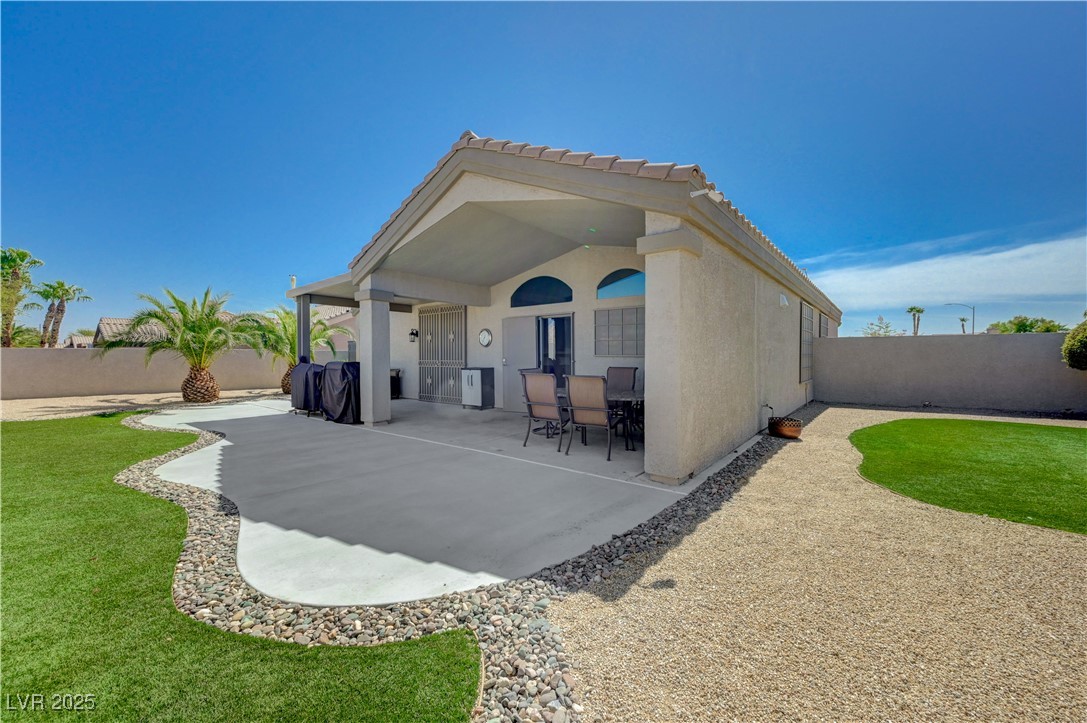 6136 Topaz Valley Avenue