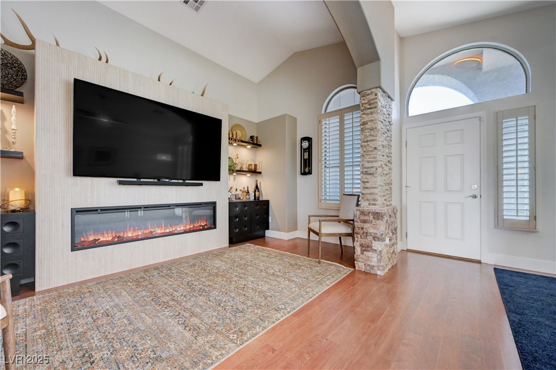 6136 Topaz Valley Avenue