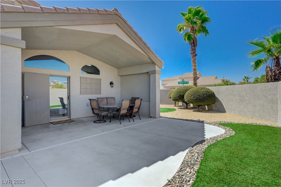 6136 Topaz Valley Avenue