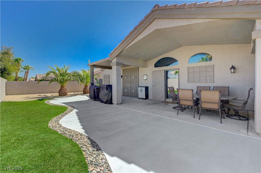 6136 Topaz Valley Avenue