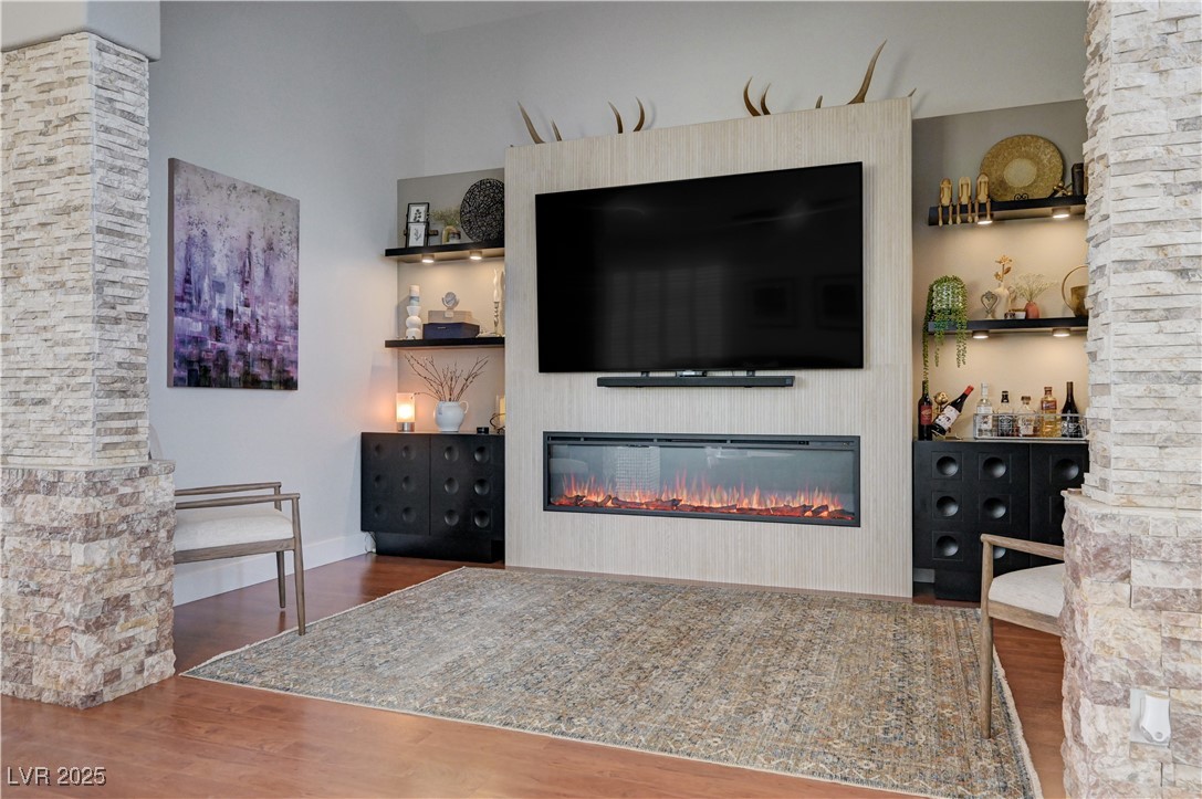 6136 Topaz Valley Avenue