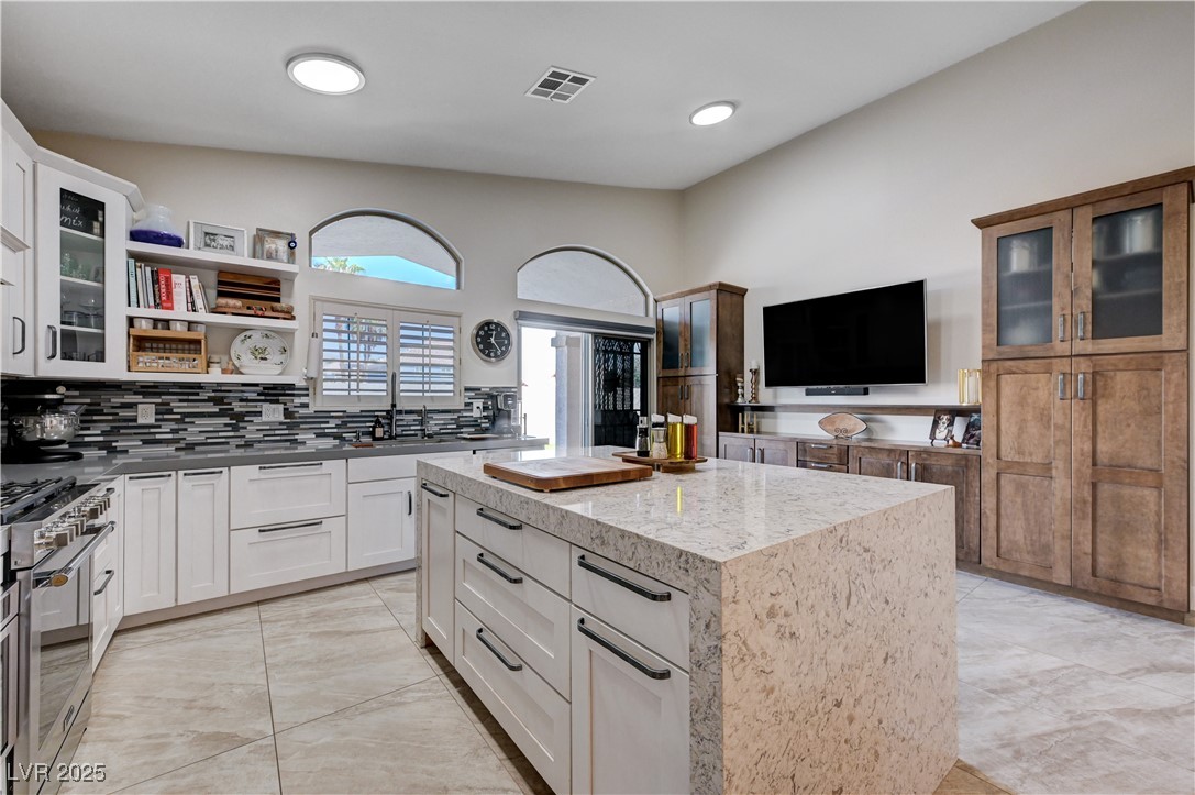 6136 Topaz Valley Avenue