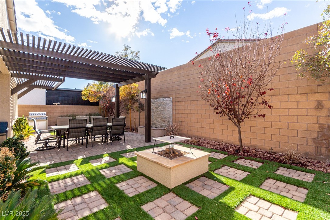 8941 Indigo Rose Street