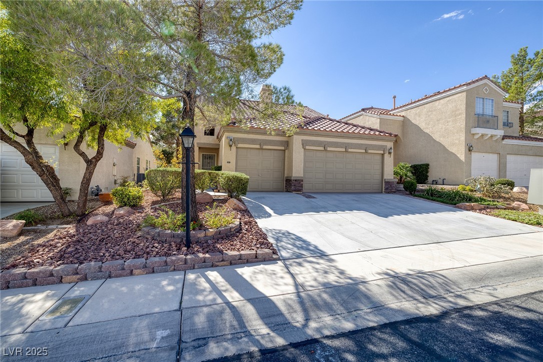 8913 Picket Fence Avenue