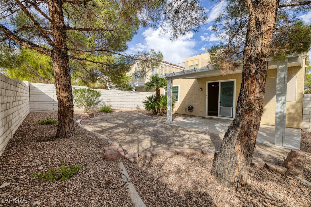 8913 Picket Fence Avenue