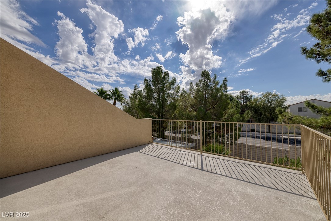 8913 Picket Fence Avenue