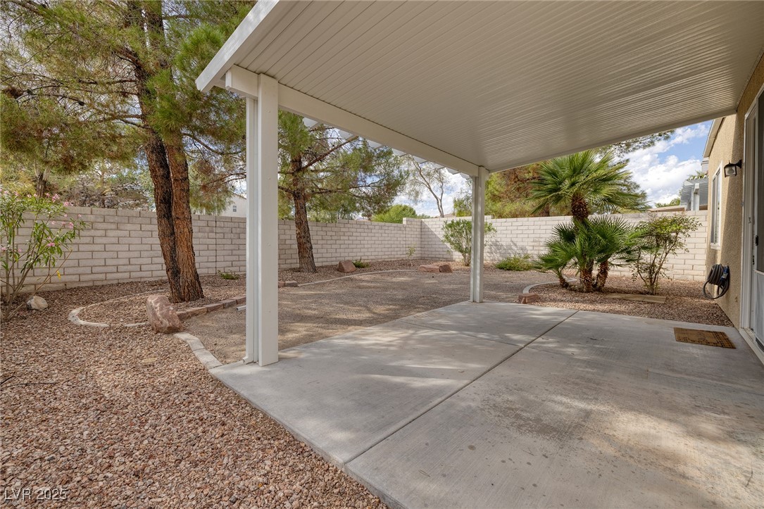 8913 Picket Fence Avenue
