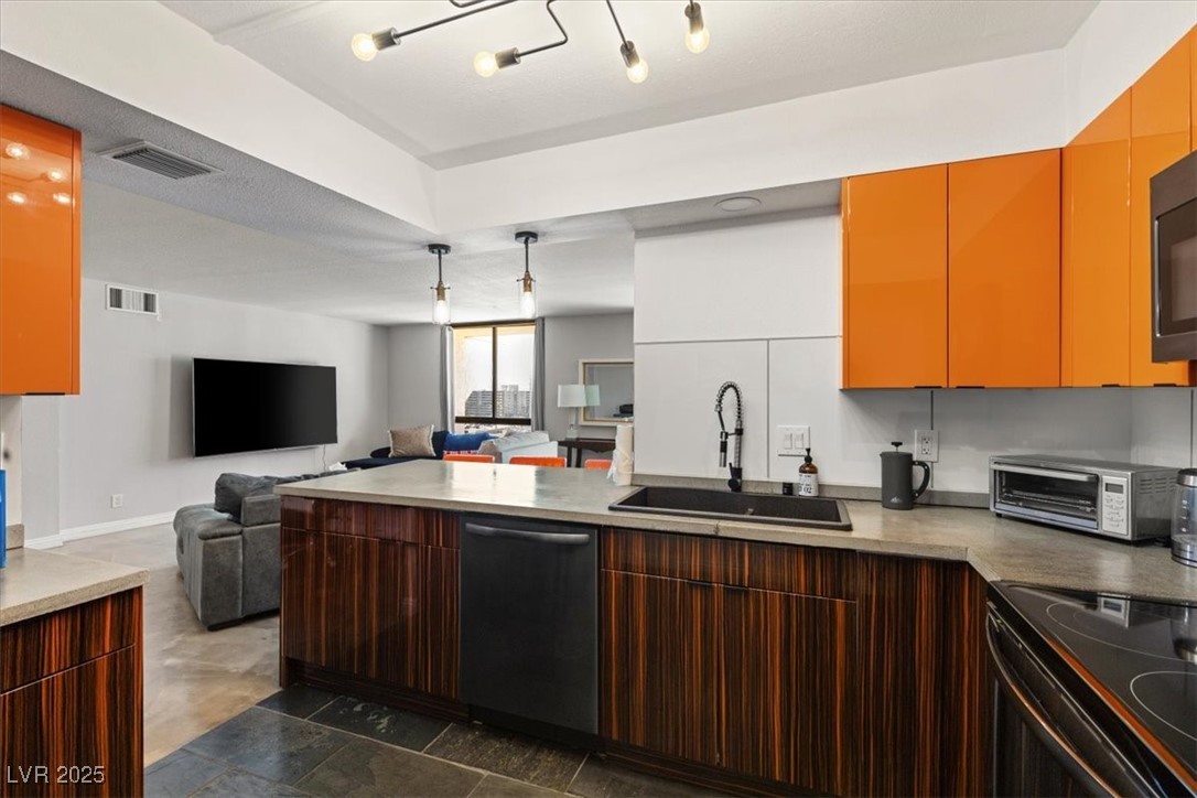 3930 University Center Drive 902