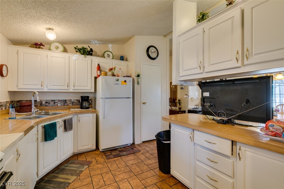 3325 Isle Royale Drive