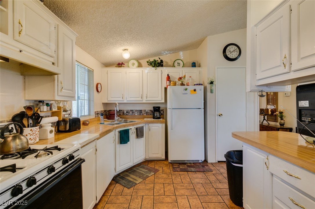 3325 Isle Royale Drive