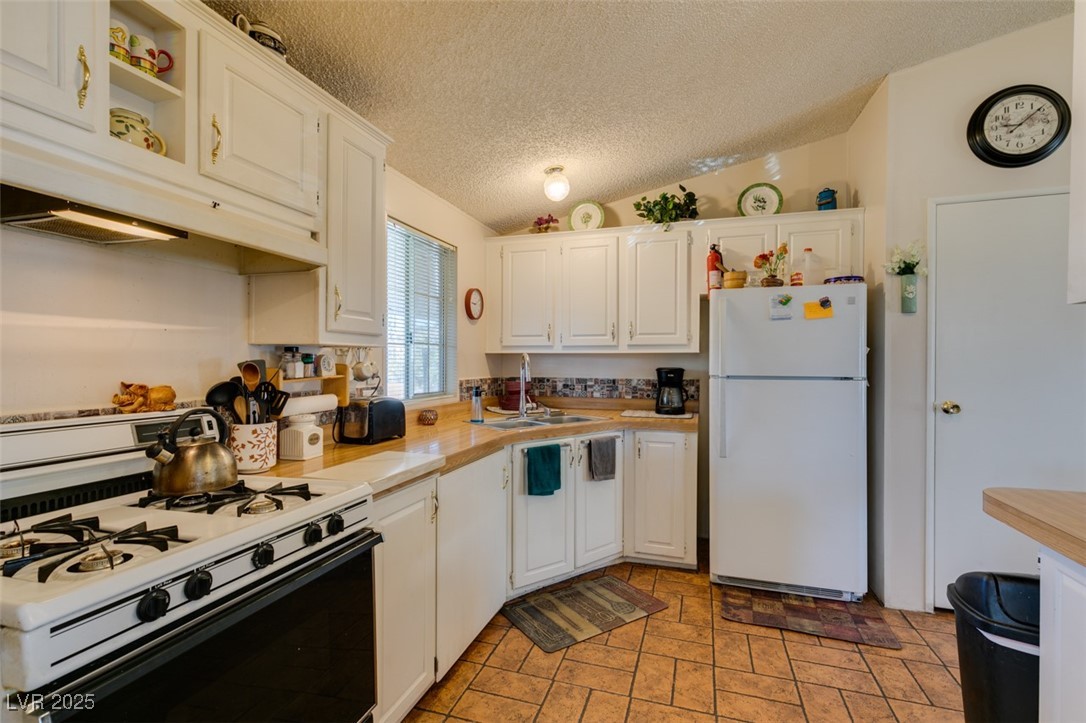 3325 Isle Royale Drive