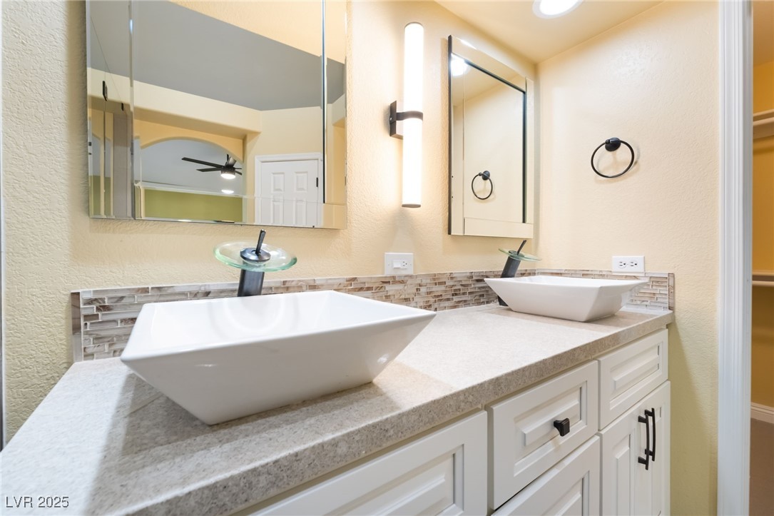 9216 Sun Rose Avenue