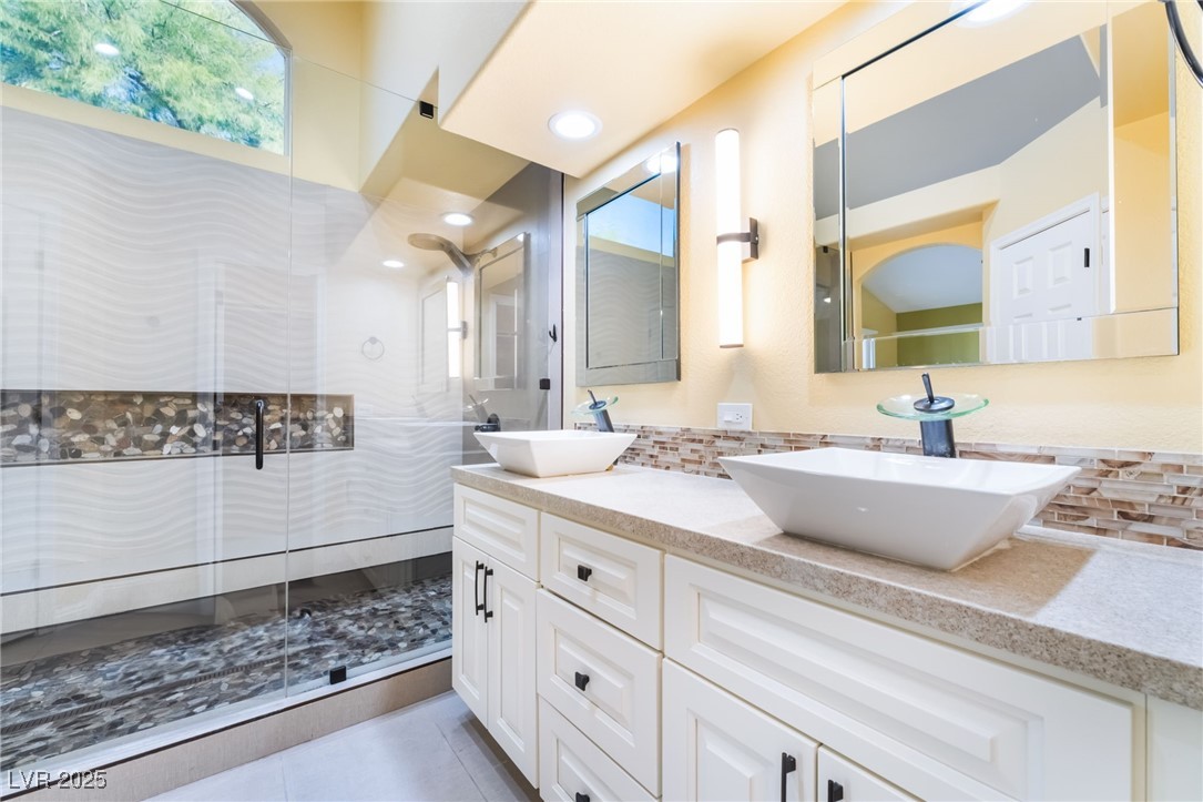 9216 Sun Rose Avenue