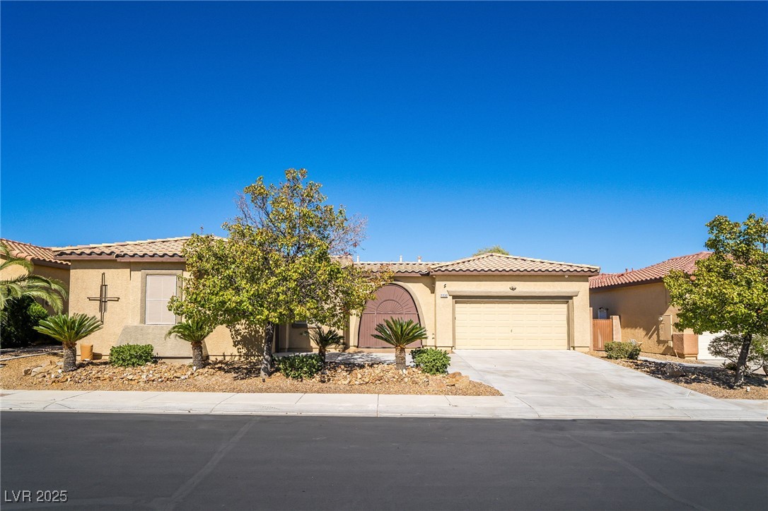 7232 Frontier Hills Avenue