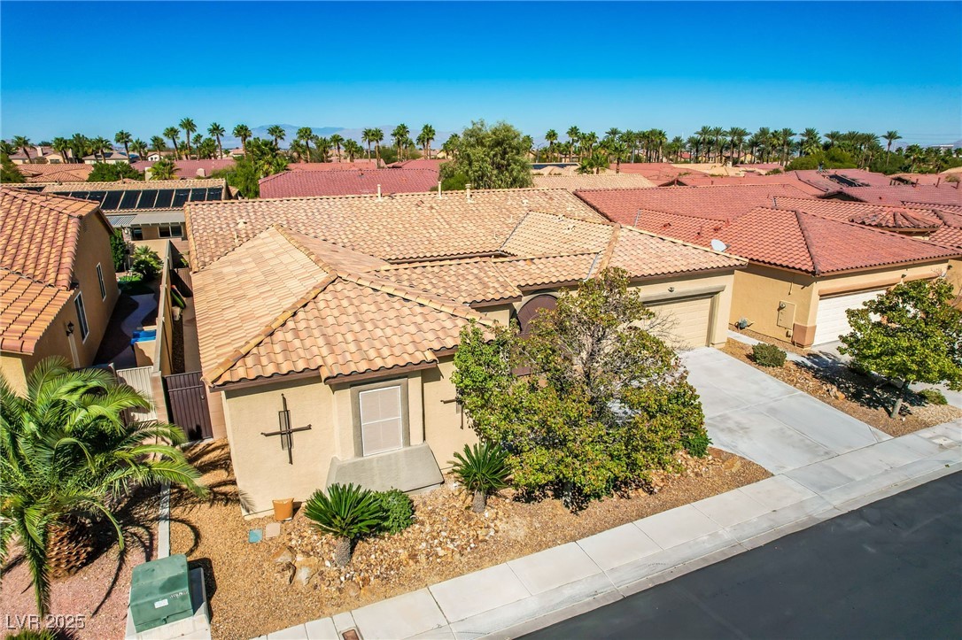 7232 Frontier Hills Avenue