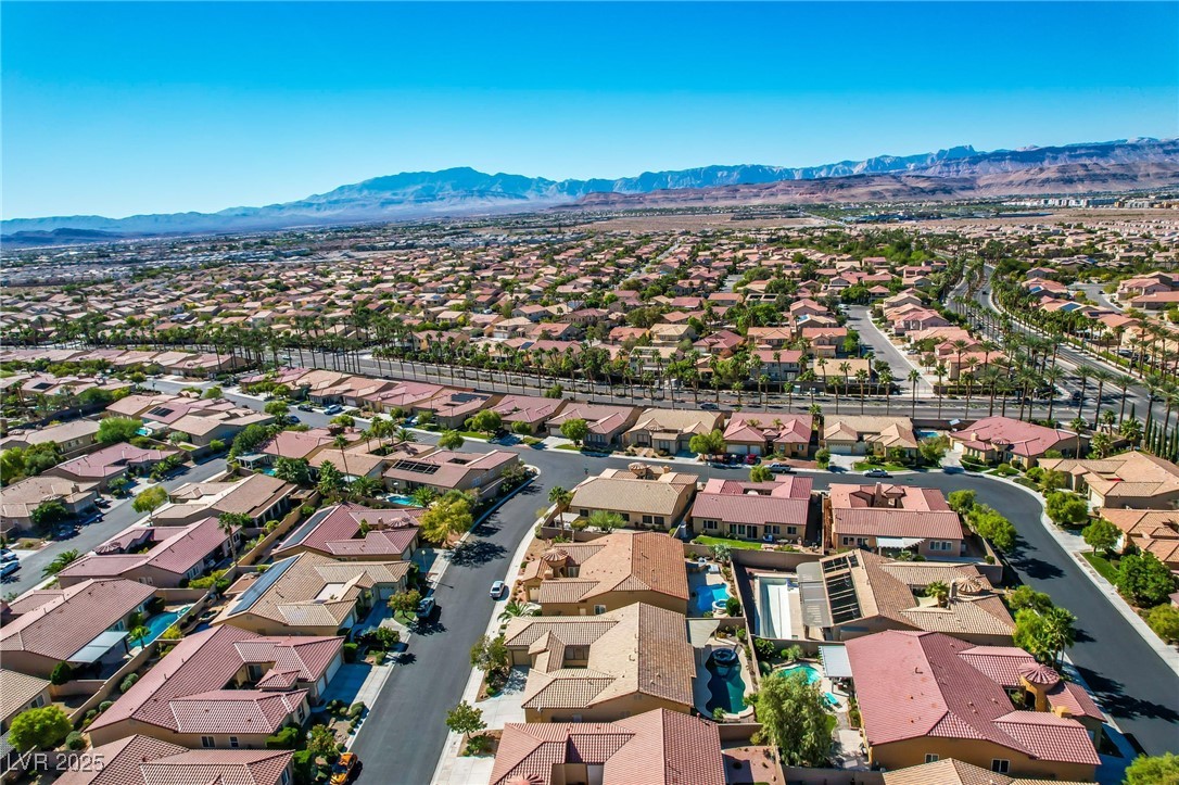 7232 Frontier Hills Avenue