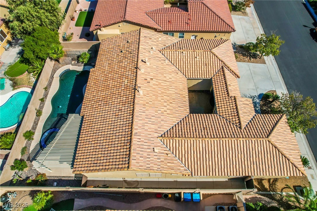 7232 Frontier Hills Avenue