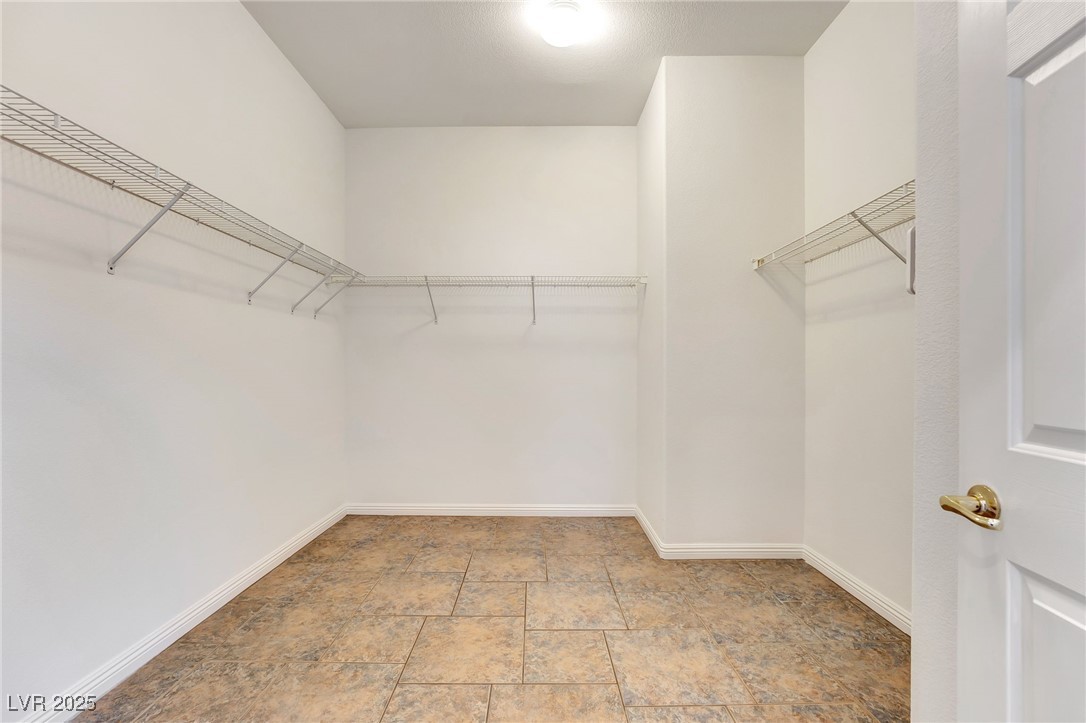 7232 Frontier Hills Avenue