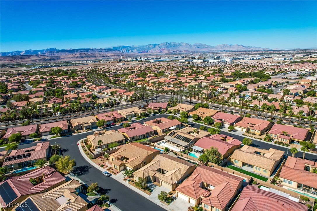 7232 Frontier Hills Avenue