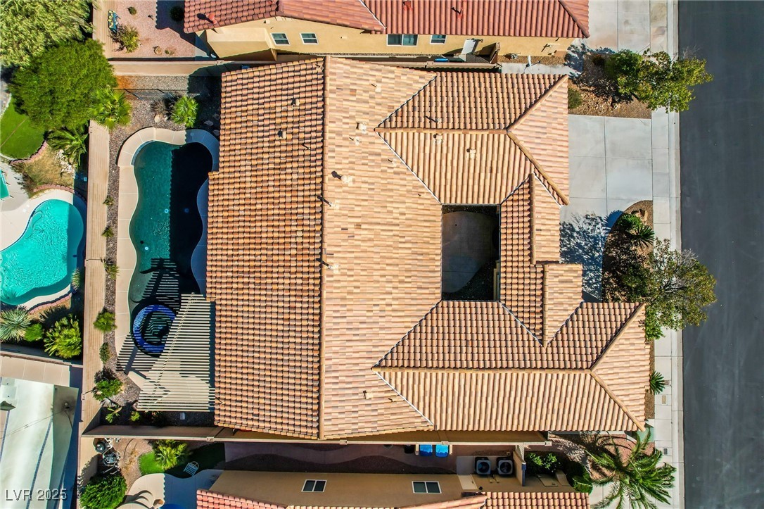 7232 Frontier Hills Avenue