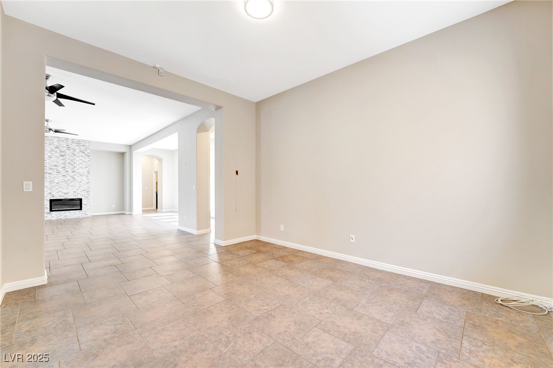 7232 Frontier Hills Avenue