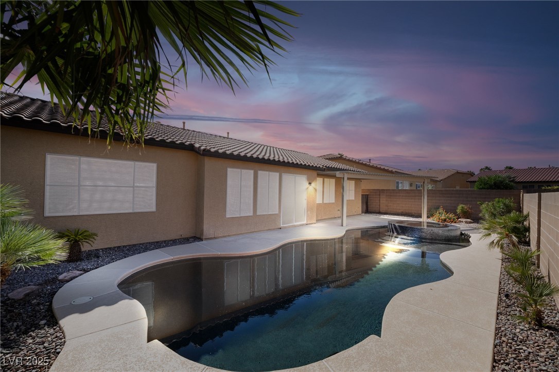 7232 Frontier Hills Avenue