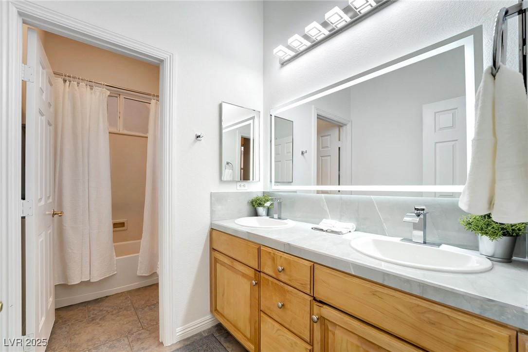 7232 Frontier Hills Avenue