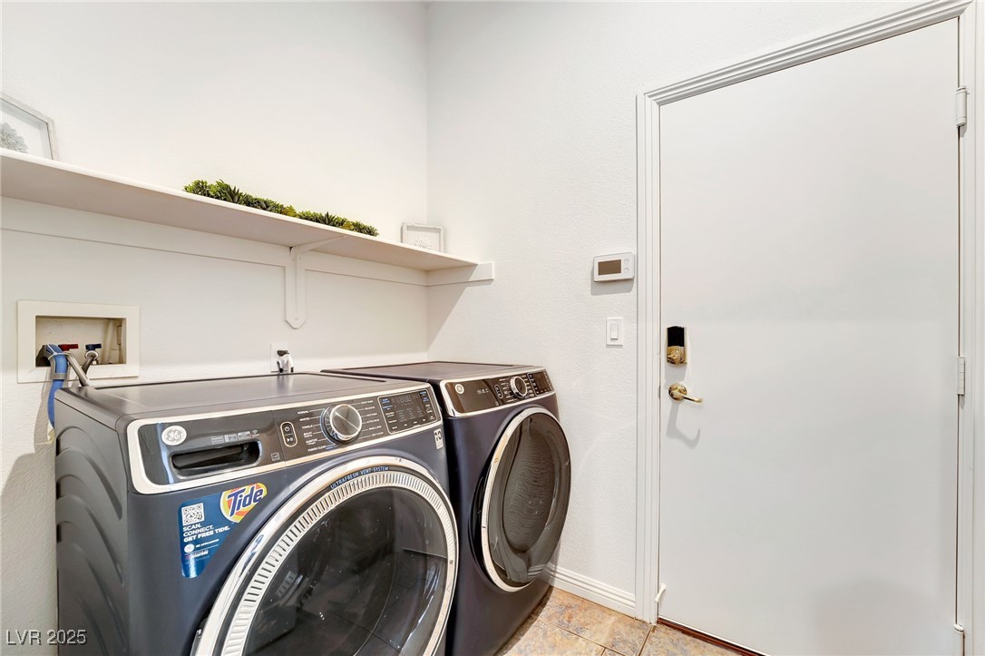 7232 Frontier Hills Avenue