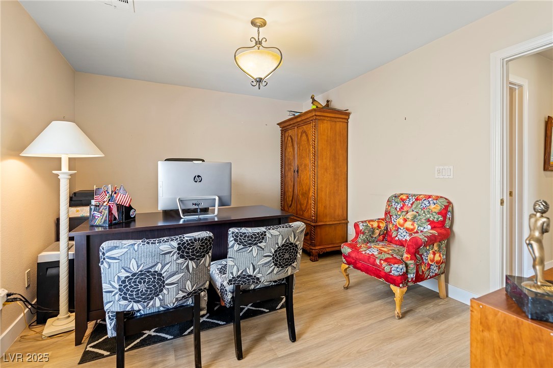 1430 October Oak Avenue